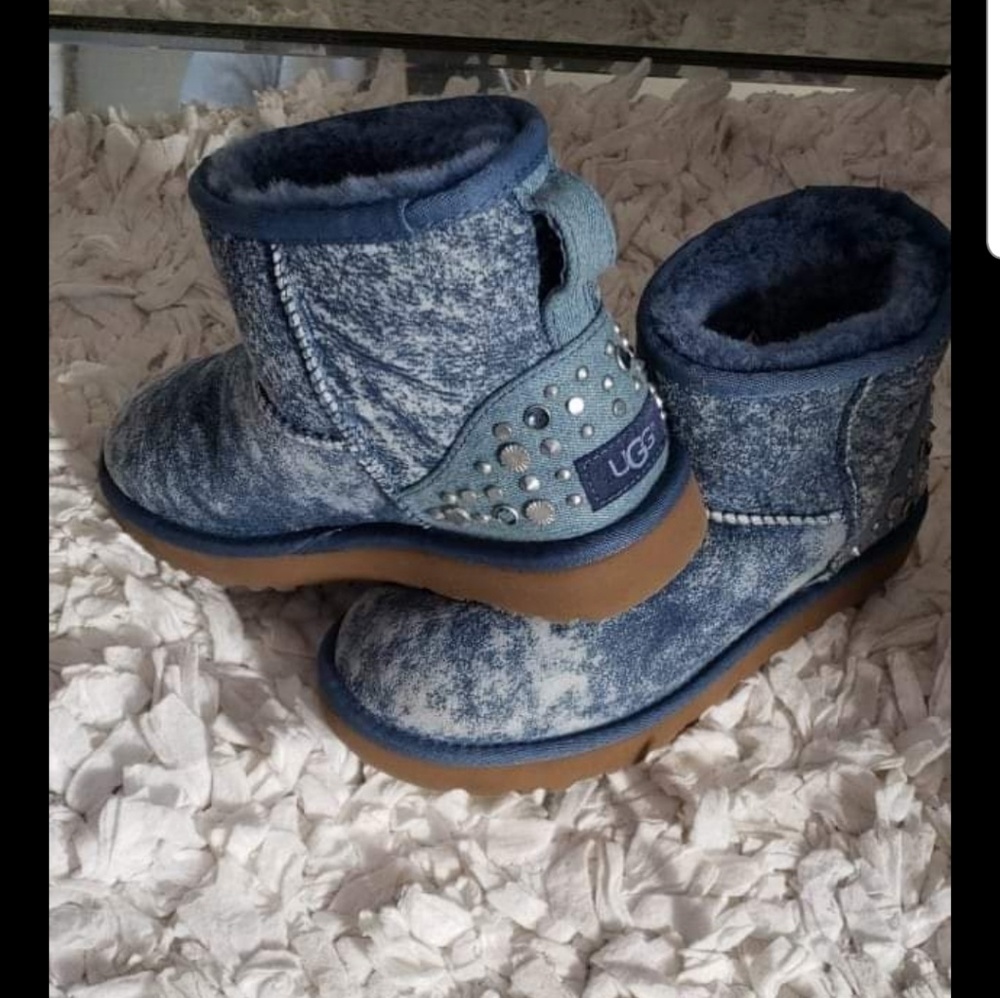 Size 5 Uggs Demin EUC